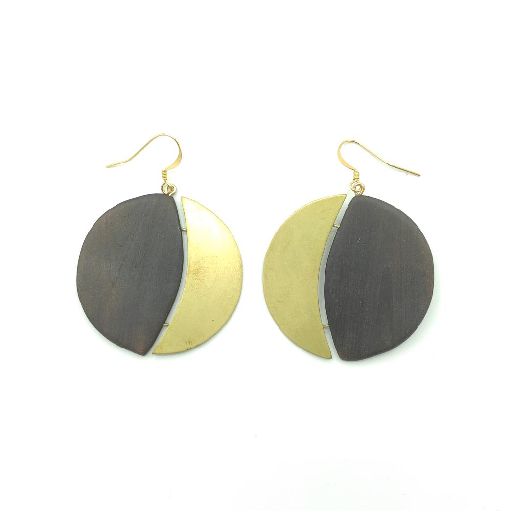 Boucles d'oreilles bois de tilleul et laiton - luna – Image 5