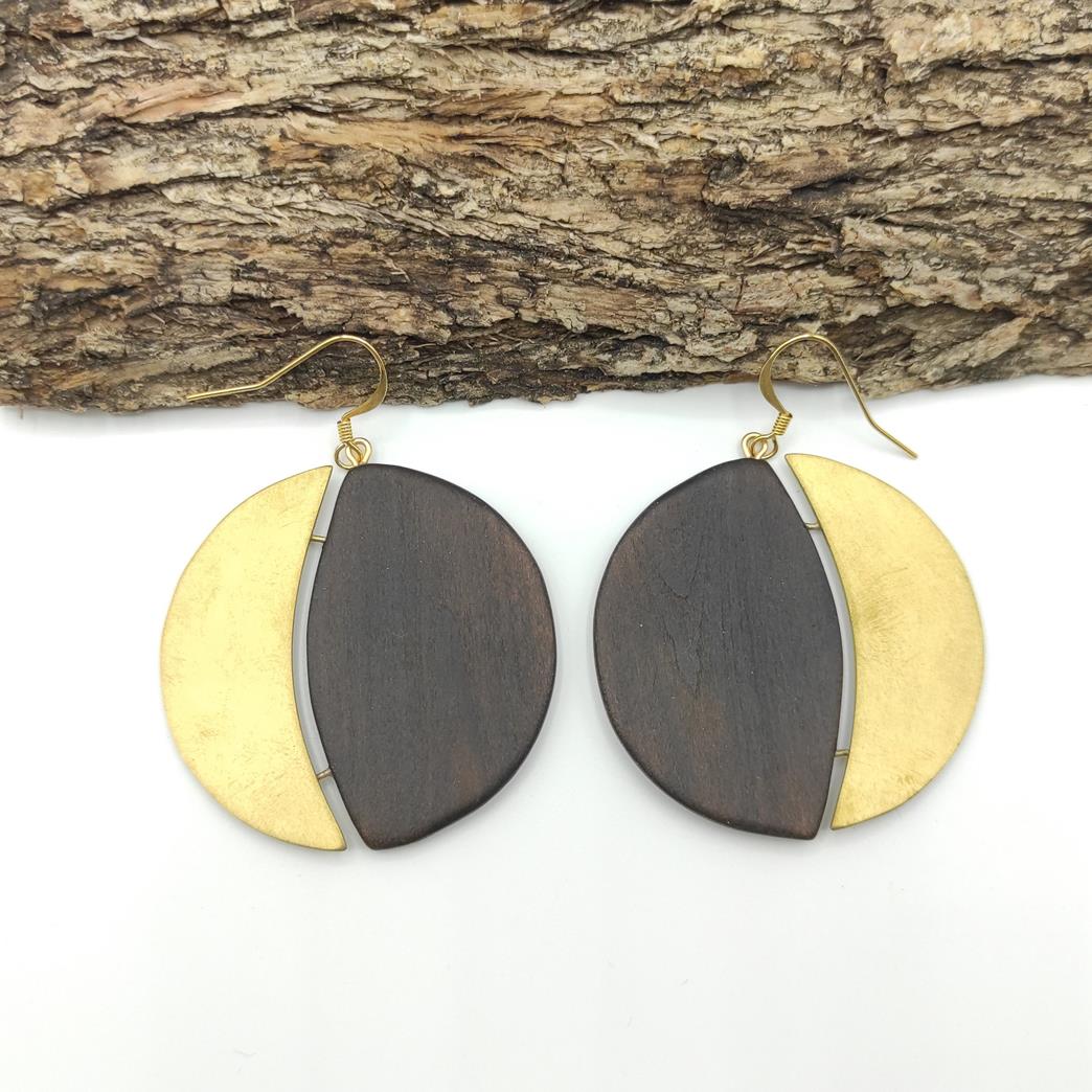 Boucle d'oreilles quart de lune en bois de tilleul brulé et laiton