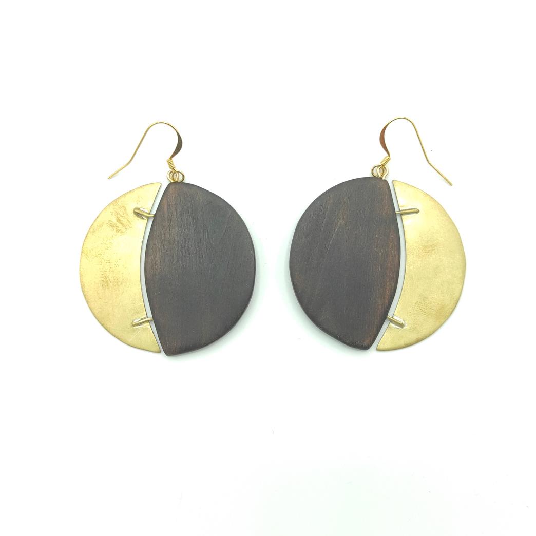 Boucle d'oreilles quart de lune en bois de tilleul brulé et laiton