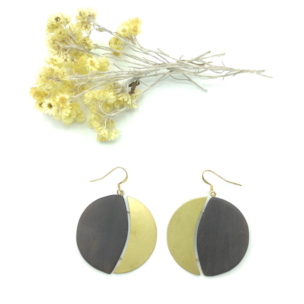 Boucle d'oreilles quart de lune en bois de tilleul brulé et laiton